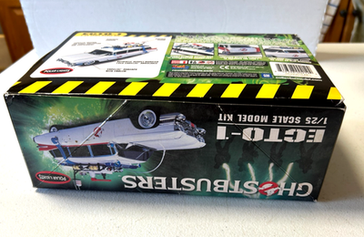 New Old Stock Ghostbusters ECTO-1 Snap Polar Lights Model 1/25