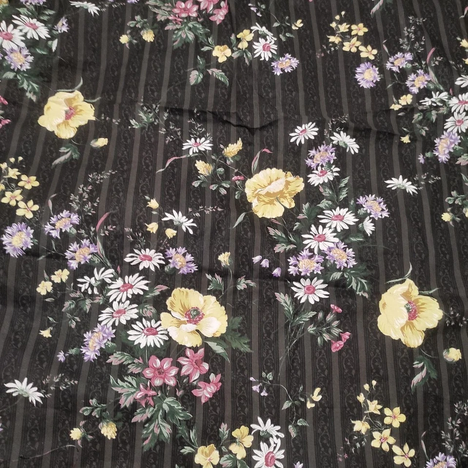 Vintage black floral cotton wildflowers fabric Daisies Quilting sewing and craft - Image 2 of 4