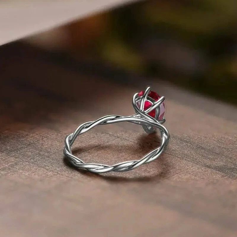 Anillo de compromiso solitario de diamantes rubí rojo pera de 1,50 quilates de oro blanco de 14 quilates Foto 3 de 4