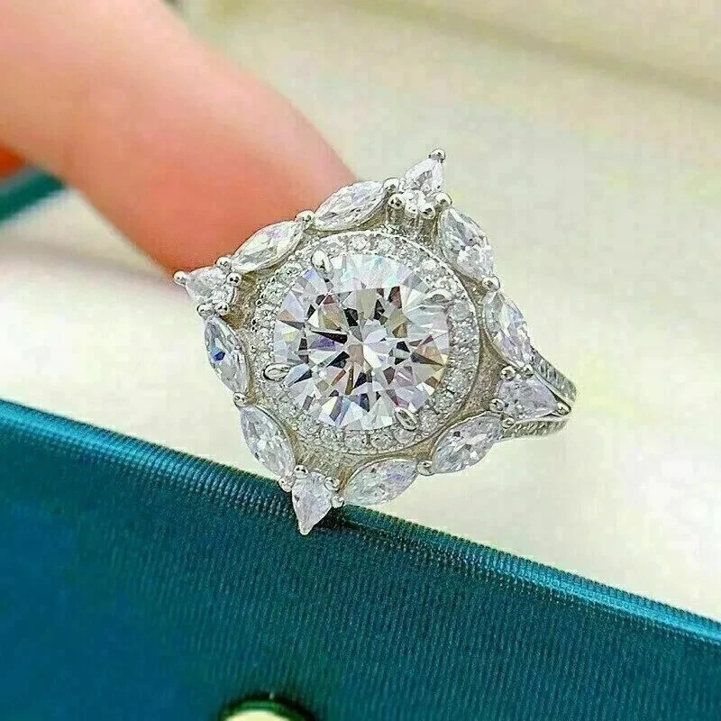 Anillo estilo Art Deco creado en laboratorio con diamantes para fiesta para ella acabado de oro blanco de 14 k Foto 3 de 4