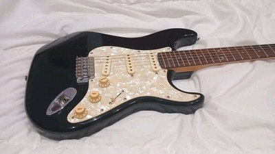 Vintage Fernandes Strat Quilted Scratchplate Solid Body sehr guter Zustand