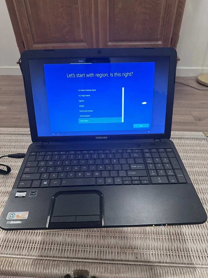 Toshiba Satellite C855D-S5106 Laptop NEEDS BATTERY  - Image 2 of 4