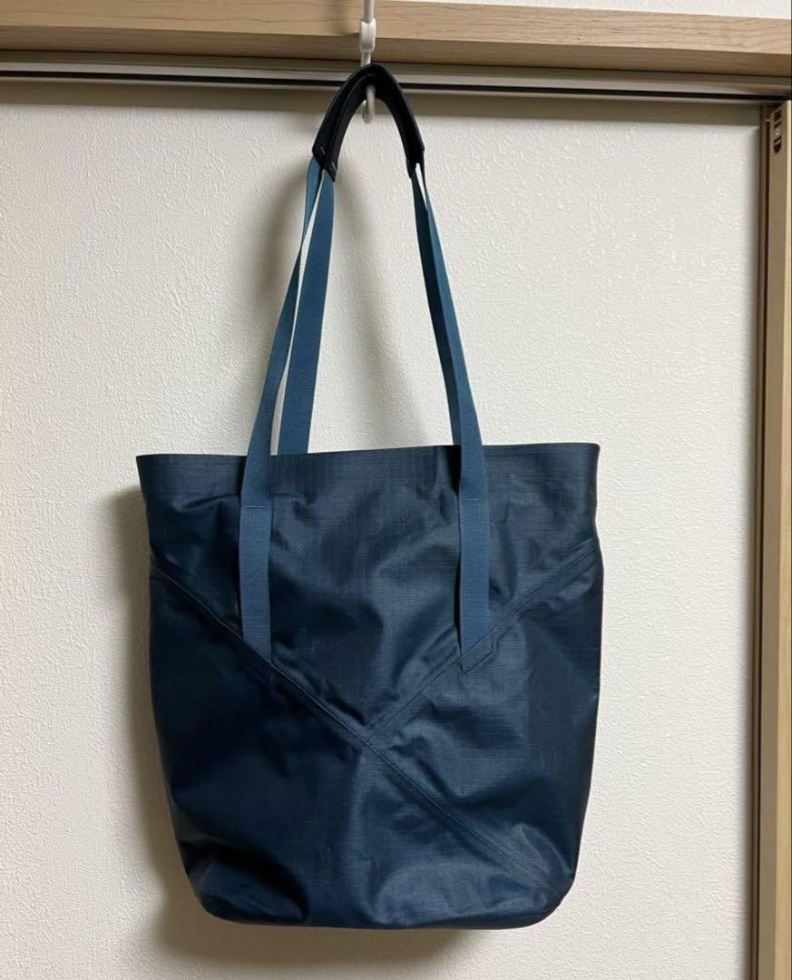 Arc'teryx Granville 18 Water-Resistant Blue Tote Bag