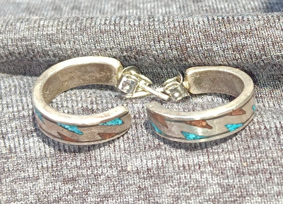 Pendientes Navajo de Colección Esterlina, con Incrustación Turquesa/Coral Triturada, Marca Coyote Foto 3 de 4