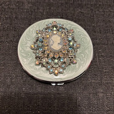 Vtg  Saks Fifth Avenue Compact w/ Mint Green Enamel & Aurora Borealis Crystals 5