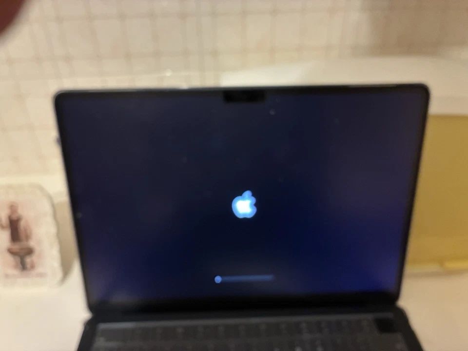 Apple MacBook Air M4 13'' - 16GB RAM - 256GB SSD Midnight COME NUOVO - Immagine 4 di 4