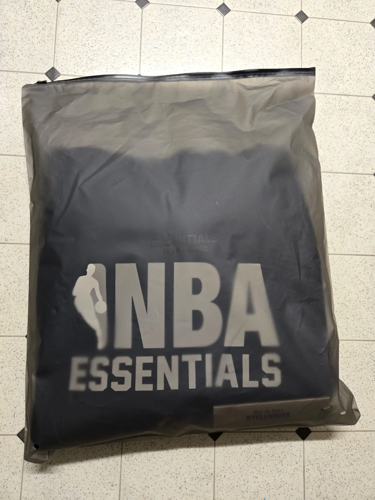 Felpa con cappuccio Fear Of God Essentials NBA nera taglia XS