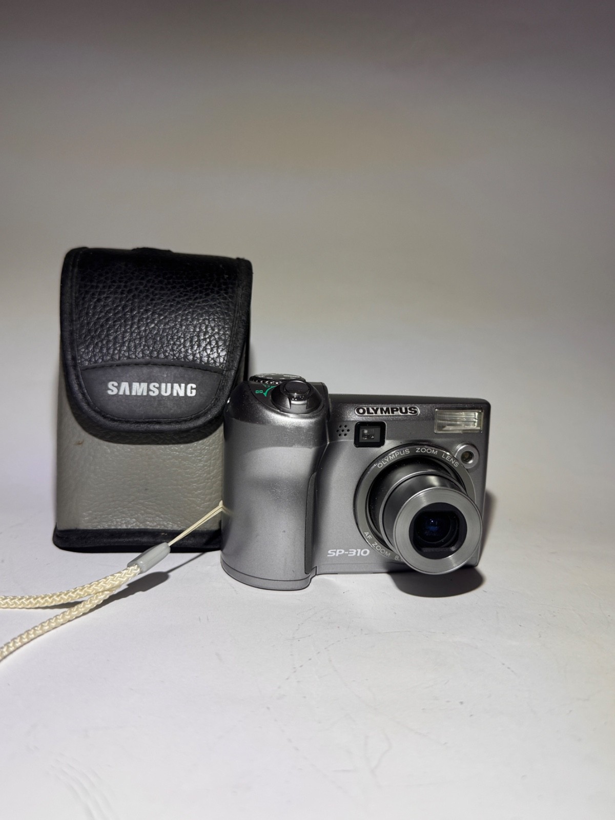 Olympus SP-310 – Fotocamera Digitale 7.1 MP – Zoom 3x – CCD Vintage