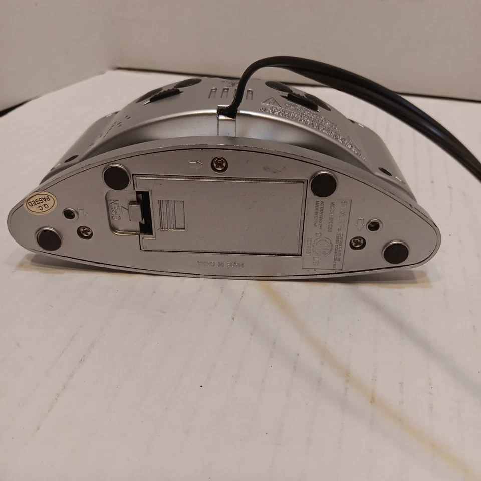 Sharp LED Digital Alarm Clock, Swivel Base, SilverCase, Red Display, SPC033 - Image 4 of 4