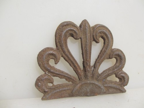 Vintage iron Ormolu Fan Top French Mount Old Rococo Floral Hardware 4.5"W - Picture 7 of 14