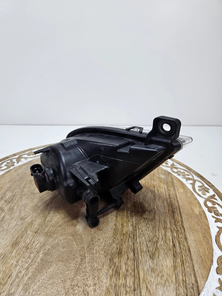 Luz antiniebla lateral del pasajero derecho BMW 535XI E60 2008 fabricante de equipos originales Foto 3 de 4