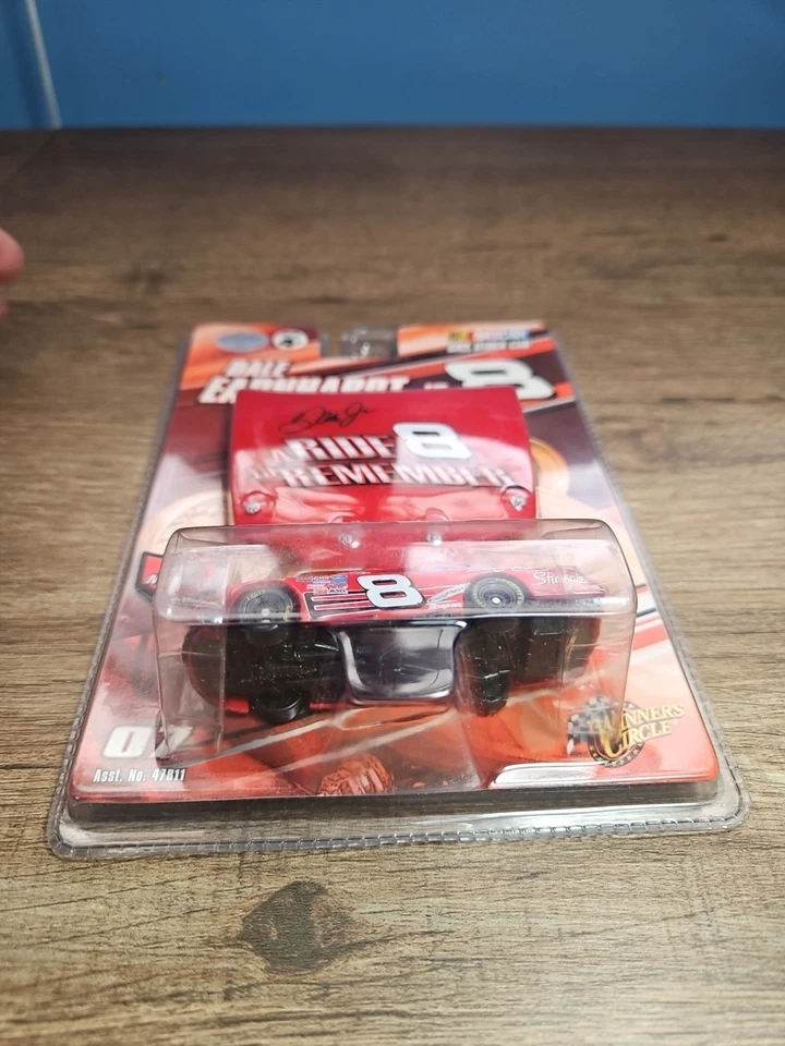 Dale Earnhardt Jr #8 Sharpie Chevy Monte Carlo NASCAR 2007 1/64 con imán de capó Foto 3 de 4
