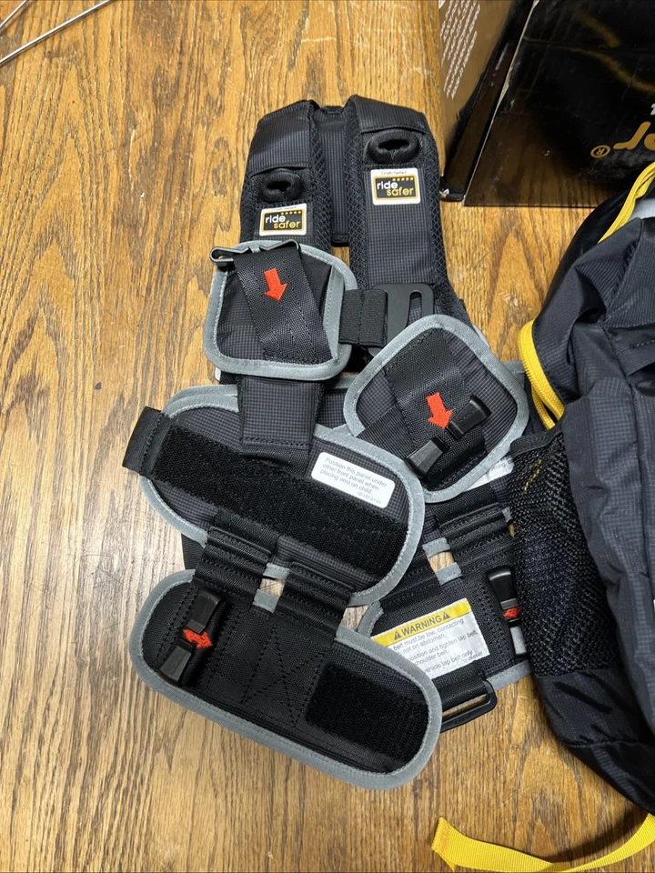 RideSafer - Chaleco de viaje RideSafer negro extra pequeño y caja abierta TravelSmarter Foto 3 de 4