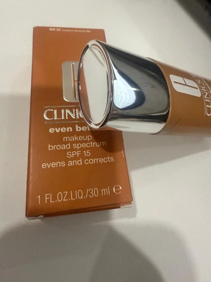 CLINIQUE ~ EVEN BETTER GLOW LIGHT REFLECTING MAKEUP ~ WN 92 TOASTED ALMOND - Image 2 of 2
