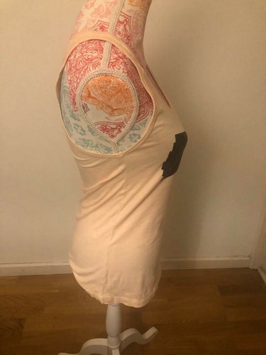 Asos Damen langes pfirsichfarbenes ärmelloses Trägertop mit schwarzer Paillettenschleife Größe 8 - Bild 3 von 7