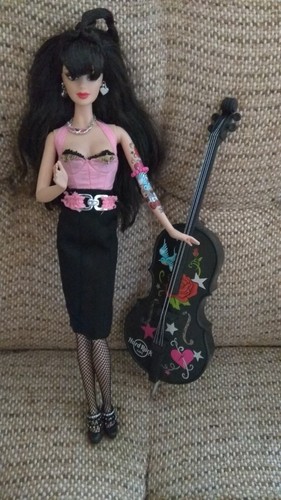 Hard Rock Cafe Barbie Doll Rockabilly mit Kontrabass 2009 Mattel Vintage Puppe - Bild 4 von 5