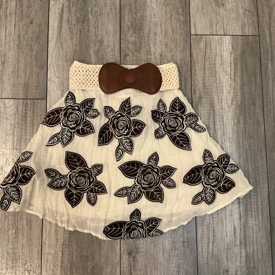 Alice + Olivia Skirt Size 2 Brown Floral Embroidered Crochet Belt Bow Accent - Image 2 of 4