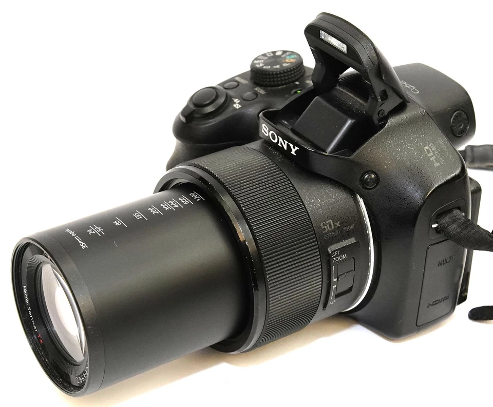 SONY DSC-HX300 20.4MP DIGITAL CAMERA F2.8-6.3 50X ZOOM 24-1200MM w/ EXTRAS - Image 2 of 4