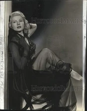 1944 Press Photo Actress Irene Manning stars in "Dessert Song" - pix22325