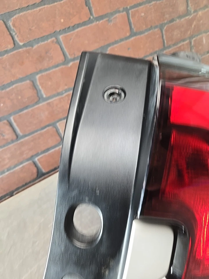 Luz trasera GMC Terrain 2018 2019-2021 lado del pasajero derecho OEM 0020 E Foto 2 de 4