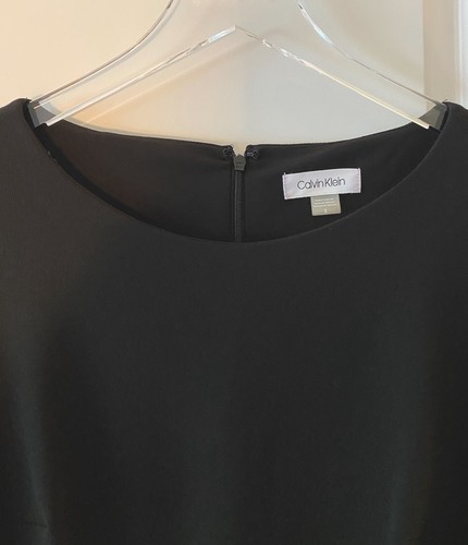 Vestido Calvin Klein LBD 8 cóctel fiesta hasta la rodilla cuerpo con perlas mangas campana - Imagen 4 de 7
