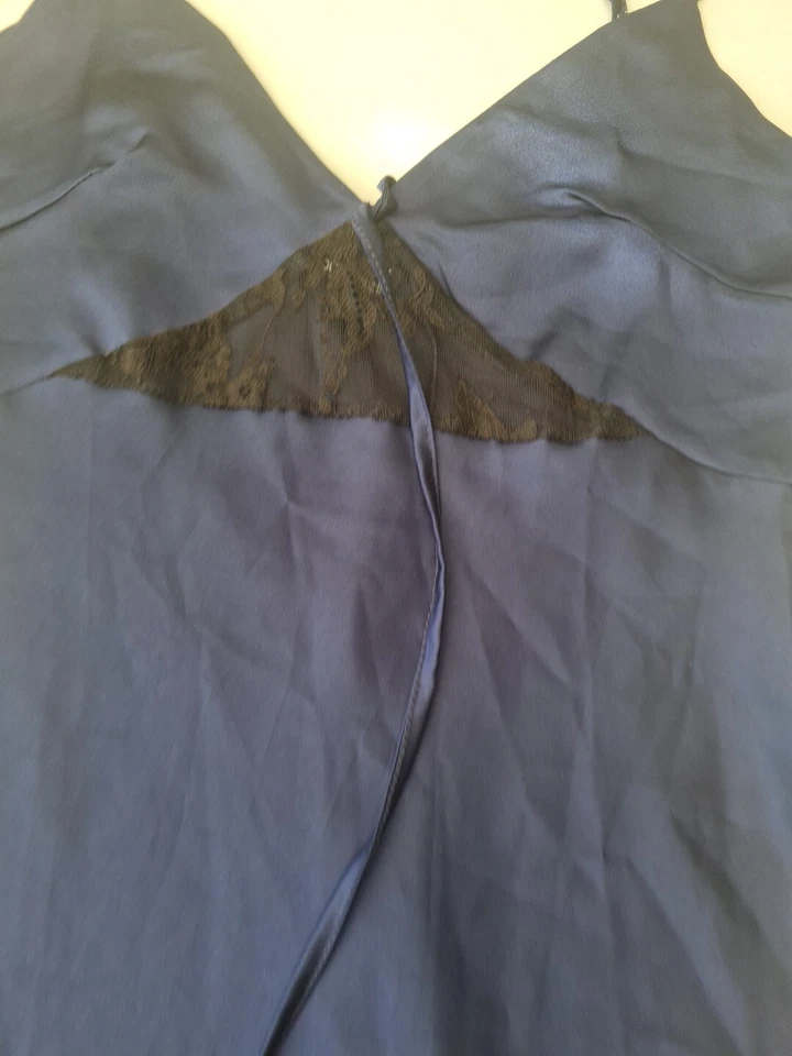 Damas Maxi Chemis Boohoo Talla 12 Azul Cuello en V Encaje Acento 29034 Foto 4 de 4