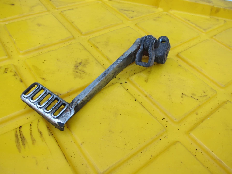 Honda V45 Interceptor VF750F 1983 OEM juego trasero derecho pedal de freno Foto 3 de 4