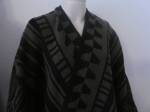 weicher Poncho - Schal - Überwurf, Schwarz-Oliv, One Size, wie NEU - Bild 3 von 5