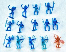 lot 14 Blue MPC Indian Figures plastic Clean Knive Tomahawk Spears Bow