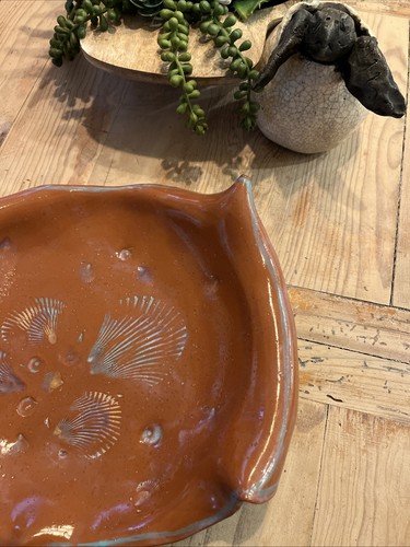 Vintage Studio Art Pottery Terracotta Plate Embossed W/ Shells Rolled Edge-10” - Picture 3 of 12
