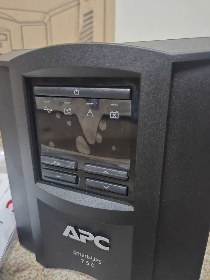 APC SMART SMT750C UPS with SmartConnect Remote Monitoring,Pure Sine Wave Backup - Image 2 of 4