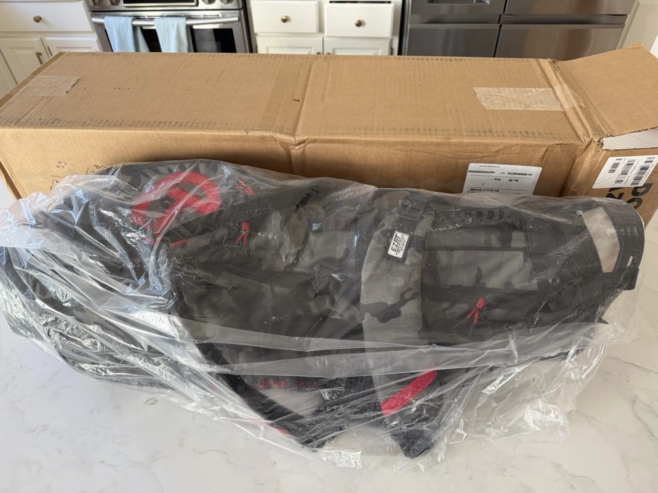 Scotty Cameron - Junior Camo Stand Bag 33" tall - Brand New - Image 2 of 4