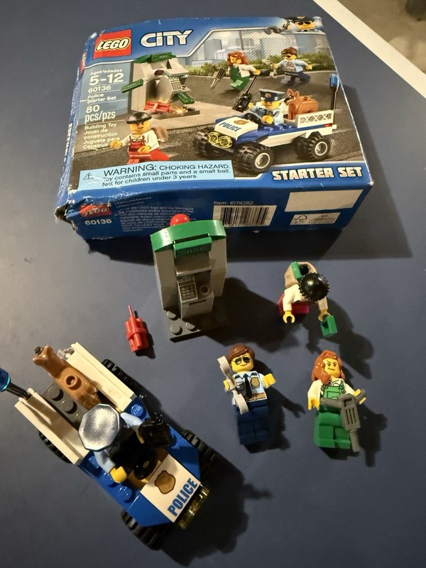 LEGO CITY: Police Starter Set (60136)