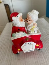 Vintage 1961 Napco Santa & Mrs. Claus kissing planter vase