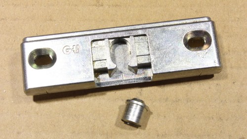 GU Türschnäpper / Balkontürschnäpper 6-33209-01 – Inkl. Rollzapfen & SN-TEC Montagematerial, Höhenverstellbar Bis 5 Mm