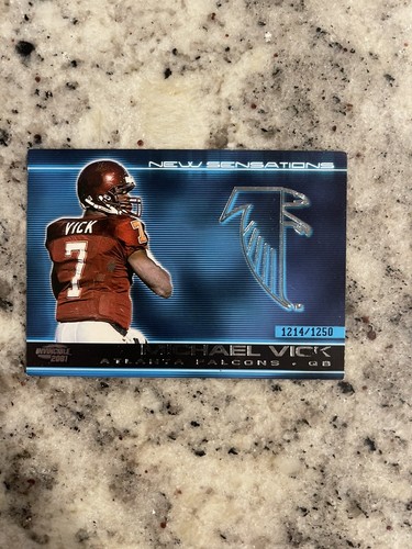 2001 PACIFIC INVINCIBLE NEW SENSATIONS MICHAEL VICK #2 /1250 ROOKIE CARD - Picture 2 of 3