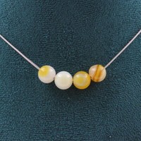 Steine Und Mineralien. Halskette 4 Perlen Sardonyx Gelb 8 Mm Kette Aus Edelstahl