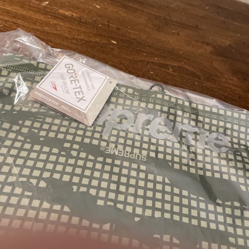SUPREME/ WINDSTOPPER NECK GAITER OLIVE GRID CAMO OS FW21 (100% AUTHENTIC) NEW - Picture 3 of 12