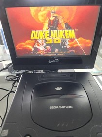 USED AUTHENTIC WORKING -) DUKE NUKEM 3D  (- GAME DISC ONLY - SEGA SATURN