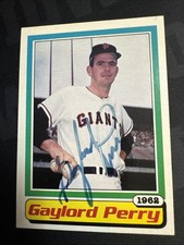 GAYLORD PERRY SIGNED BASEBALL CARD. 1962 Rookie Year. rookie card picture