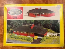 Heljan Kit Modern House w/Garage HO scale #218 New