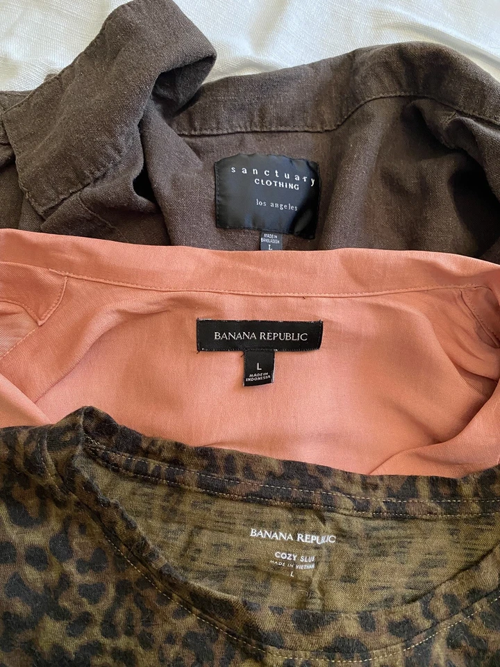 Lote de 3 - Chaqueta de lino Sanctuary talla L, camisa de campamento Banana Republic y top de leopardo
