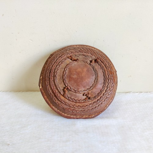 Vintage Handcrafted Brown Real Leather Shield Decorative Collectible 497 - 第 5/6 張圖片