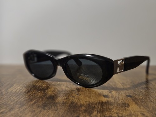 OCCHIALI DA SOLE VINTAGE NOS GIANNI VERSACE 380/M ACETATO NERO MEDUSA MADE IN... - Imagen 5 de 16