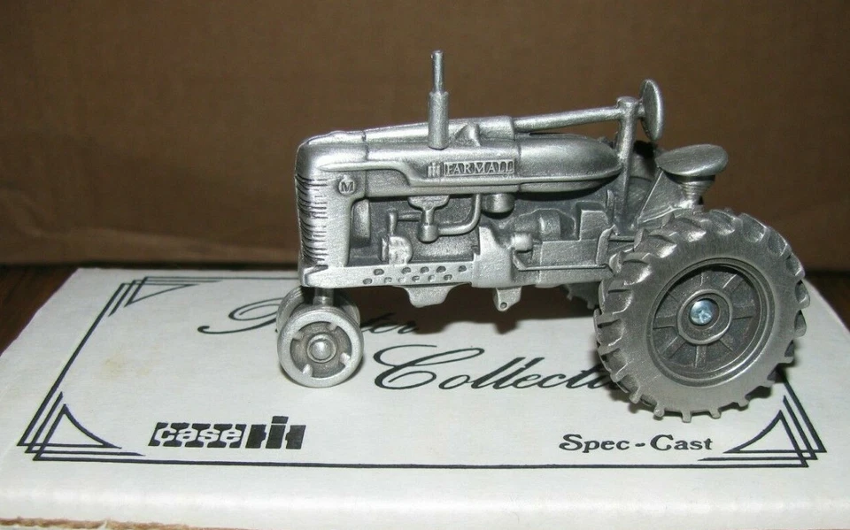 Cosechadora IH Farmall M tractor juguete de peltre 1:43 especificación fundido coleccionable edición larga años 90 Foto 2 de 4