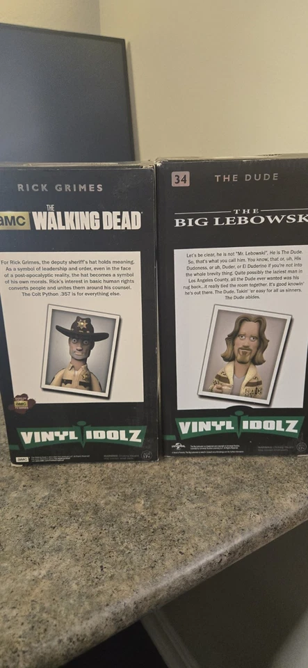 Vinilo Idolz 34 the Dude Big Lebowski D1 y Rick Grimes Walking Dead Foto 2 de 2