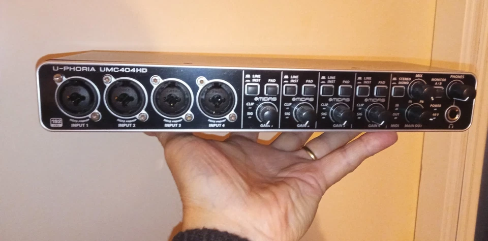 Behringer UMC404HD Interfaccia Audio con Preamplificatori Midas Mic 192KHz -... - Immagine 3 di 4