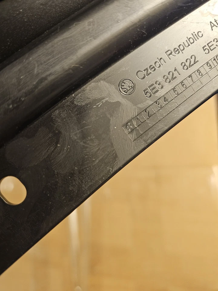 1xNEW GENUINE SKODA OCTAVIA A8 REAR MUD FLAP O/S RIGHT 5E3 821 822 9B9 5E3821822 - Image 3 of 4