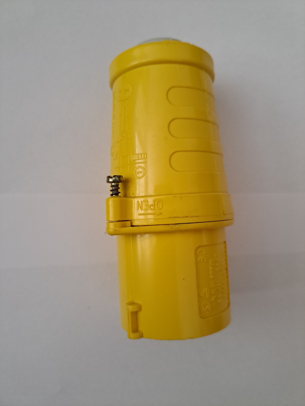 Lewden PM16/1000 Industrial Plug 110 Volt Yellow 2P+E - 16 Amp