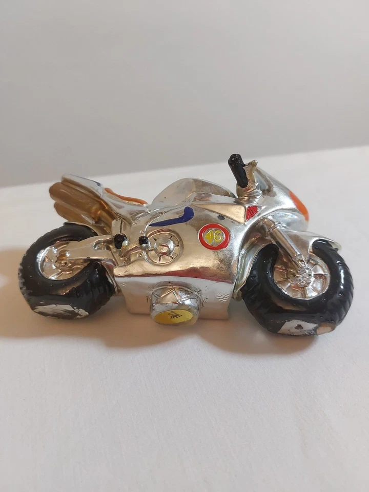 Moto da corsa in resina N.46 argentata - Immagine 4 di 4